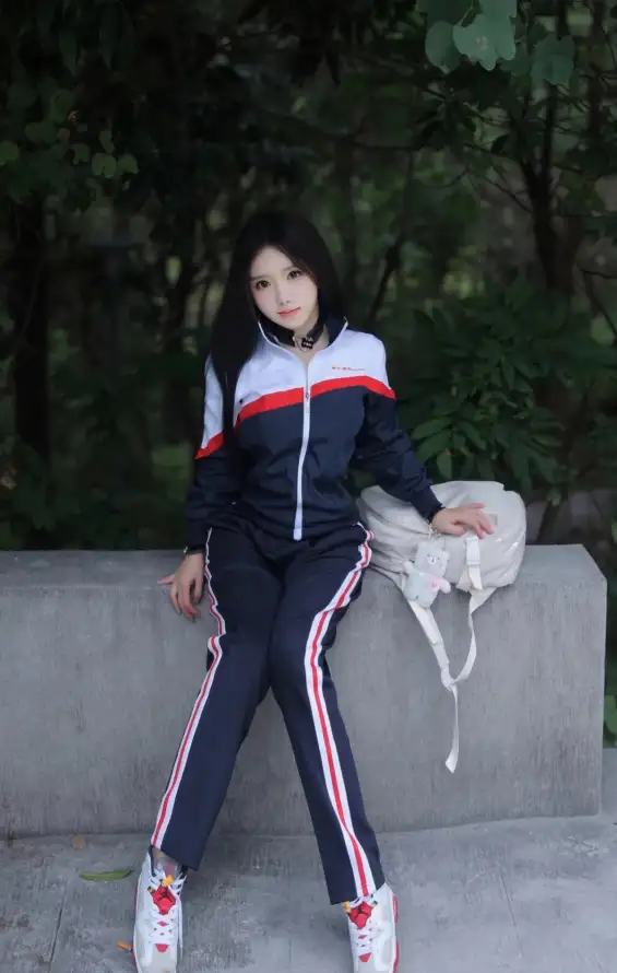 4k休闲壁纸 - 少女 - 户外 - 校服「哲风壁纸」