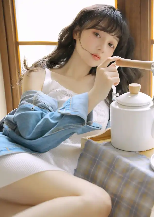 4k卷发壁纸 - 少女 - 居家 - 窗边「哲风壁纸」