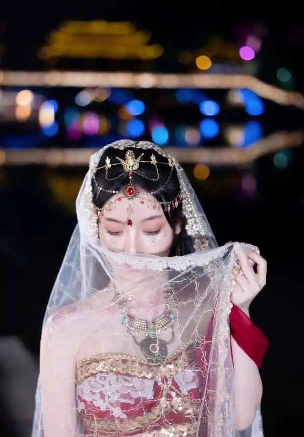 4k光斑壁纸 - 古风 - 夜景 - 头饰「哲风壁纸」