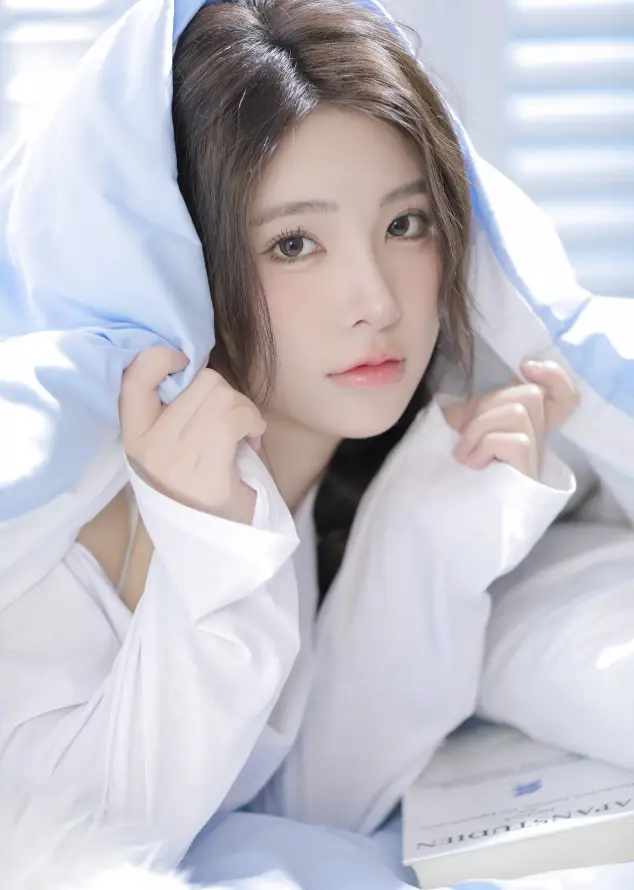 4k书本壁纸 - 室内 - 少女 - 居家「哲风壁纸」 4k书本壁纸 - 室内 - 少女 - 居家「哲风壁纸」