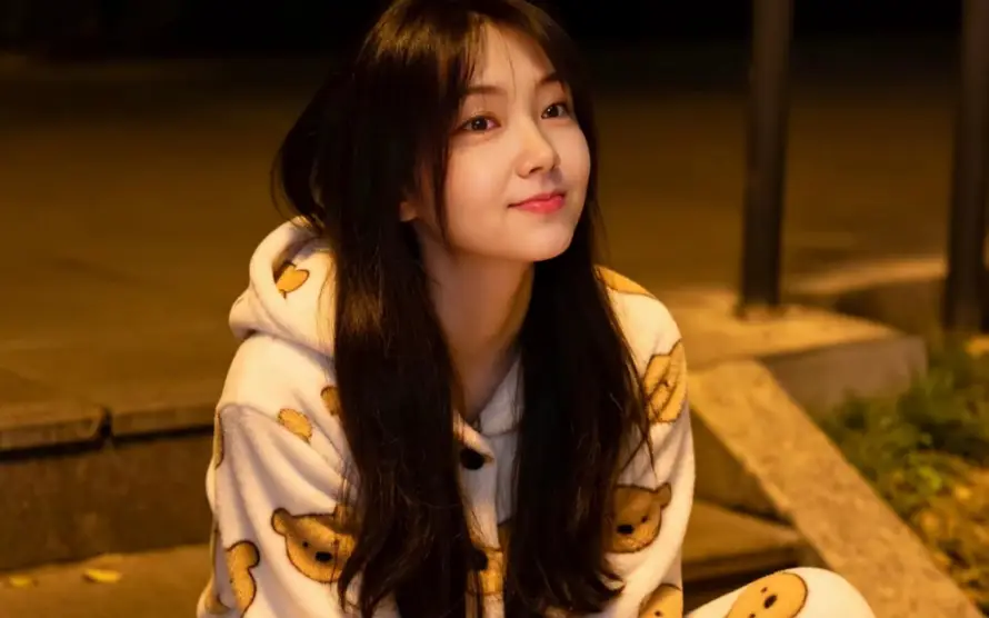2k休闲壁纸-卫衣 - 夜晚-女生「哲风壁纸」