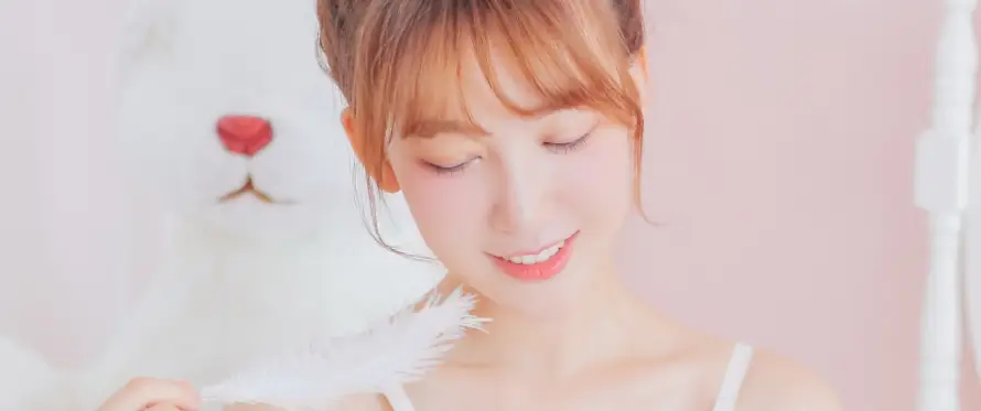 3k少女壁纸-微笑 - 棕发-玩偶「哲风壁纸」