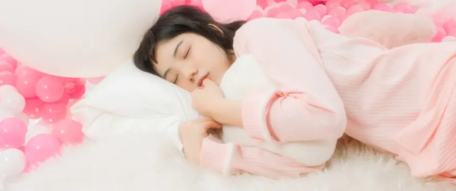 3k可爱壁纸-少女 - 气球-睡觉「哲风壁纸」