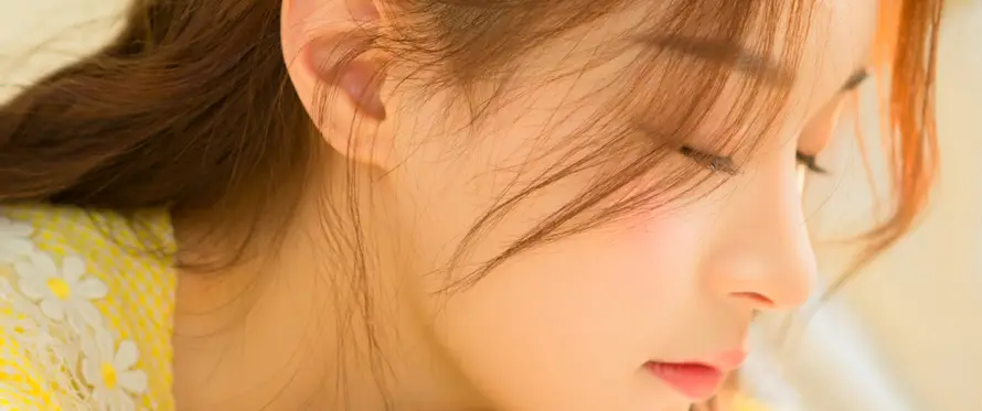 3k侧脸壁纸-暖光 - 红唇-美女「哲风壁纸」