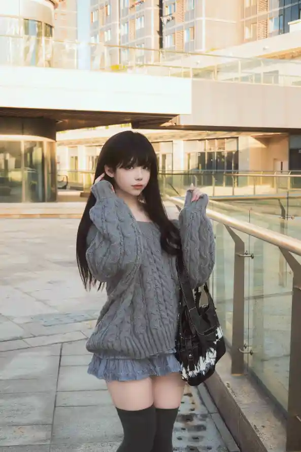 4k少女壁纸 - 户外 - 挎包 - 美女「哲风壁纸」