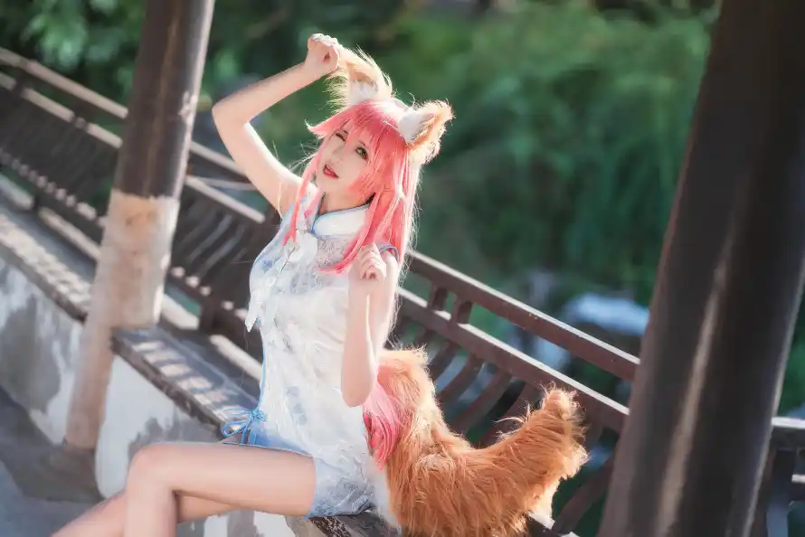 5k兽耳壁纸-坐姿 - 少女-户外「哲风壁纸」