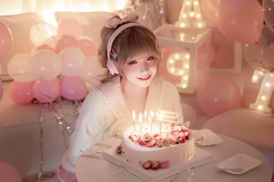 8k发箍壁纸-少女 - 暖光-气球「哲风壁纸」