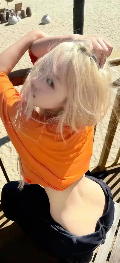 4k休闲壁纸 - 少女 - 户外 - 沙地「哲风壁纸」