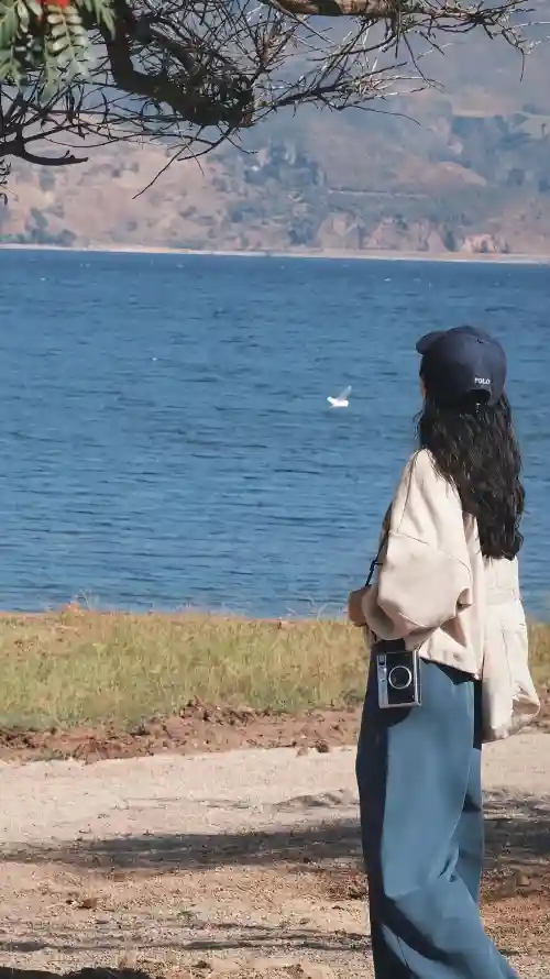 4k休闲壁纸 - 卫衣 - 少女 - 户外「哲风壁纸」