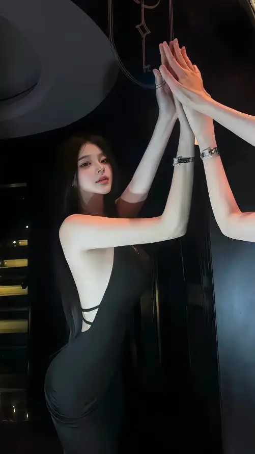 4k写真壁纸 - 女性 - 抬手 - 时尚「哲风壁纸」