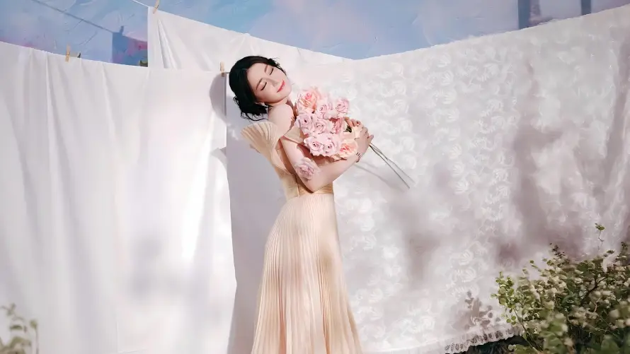 5k写真壁纸-捧花 - 时尚-明星「哲风壁纸」