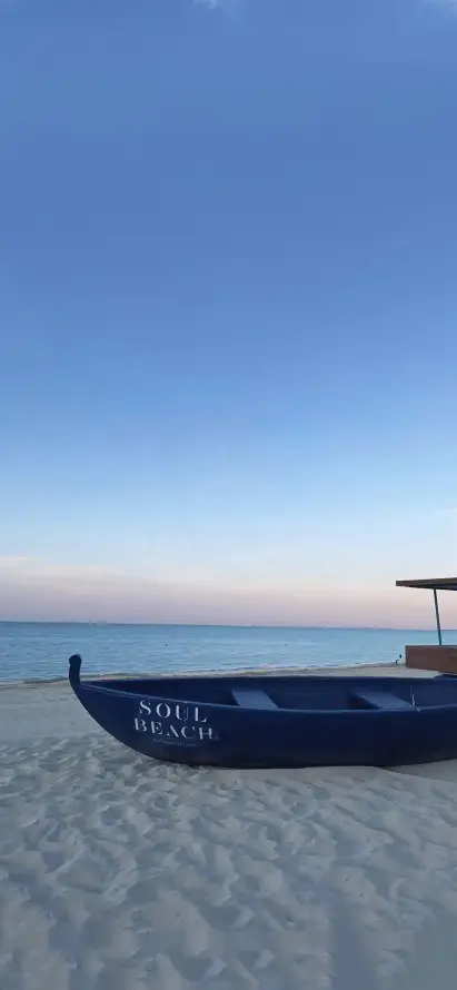 4k小船壁纸 - 晴朗 - 沙滩 - 海景「哲风壁纸」