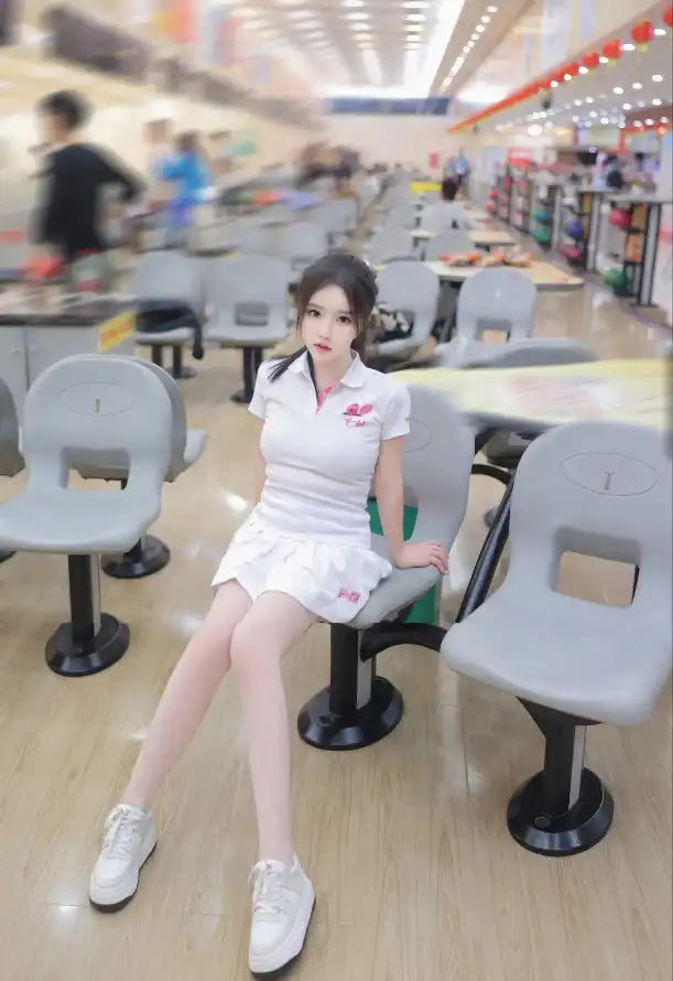 4k休闲壁纸 - 少女 - 白裙 - 美女「哲风壁纸」