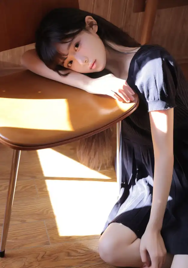 4k写真壁纸 - 室内 - 少女 - 居家「哲风壁纸」
