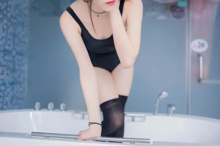 4k写真壁纸-吊带 - 性感-浴室「哲风壁纸」