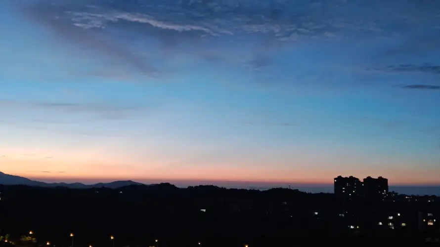 4k傍晚壁纸-天空 - 晚霞-灯光「哲风壁纸」