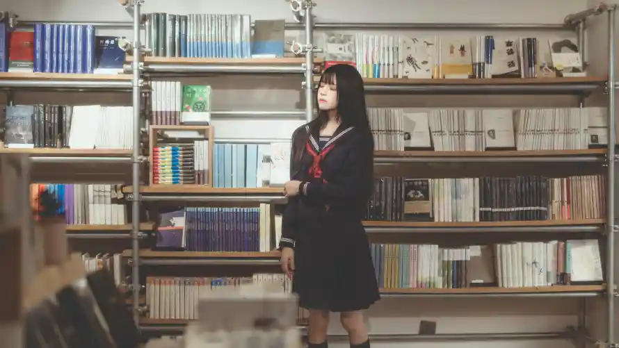 8k书架壁纸-jk - 制服-室内「哲风壁纸」
