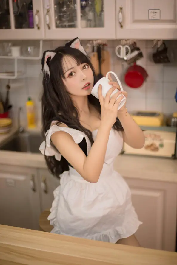 4k厨房壁纸 - 女仆 - 居家 - 水杯「哲风壁纸」