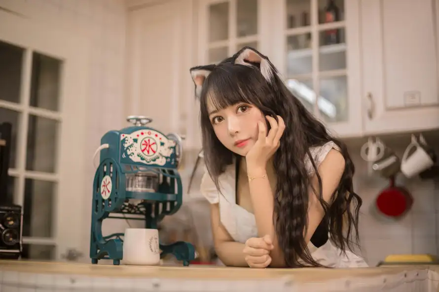 6k写真壁纸-卷发 - 厨房-女仆「哲风壁纸」