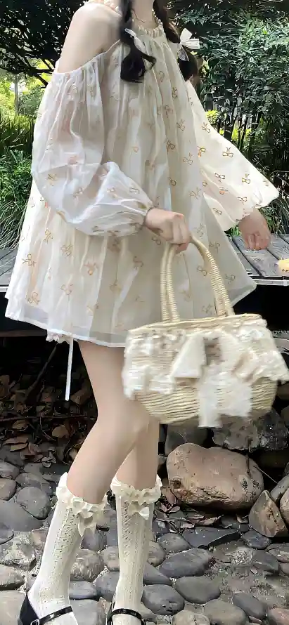 4k少女壁纸 - 户外 - 绿植 - 美女「哲风壁纸」