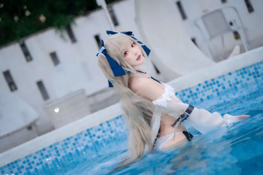 7k夏日壁纸-少女 - 水面-泳池「哲风壁纸」