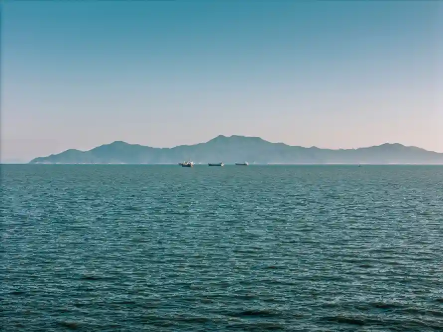 8k晴空壁纸-海 - 船-水面「哲风壁纸」