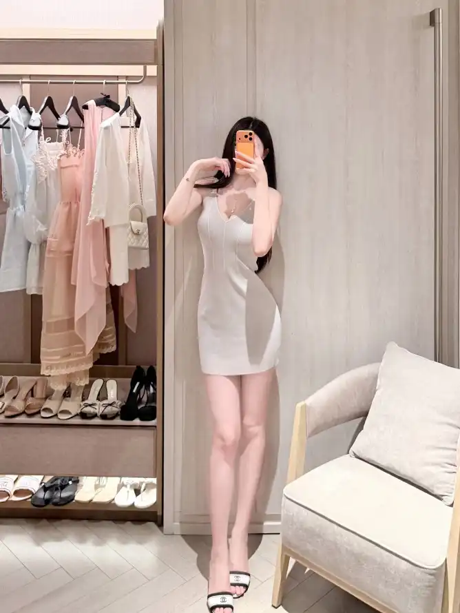 4k凉鞋壁纸 - 穿搭 - 美女 - 衣架「哲风壁纸」