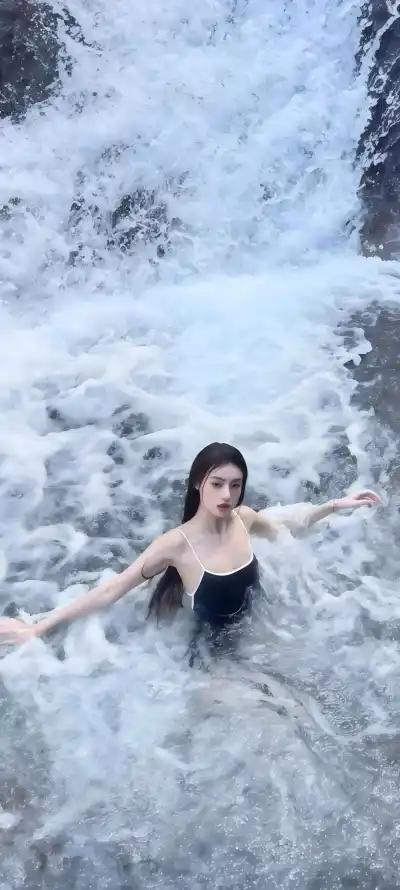 4k戏水壁纸 - 户外 - 水流 - 水花「哲风壁纸」