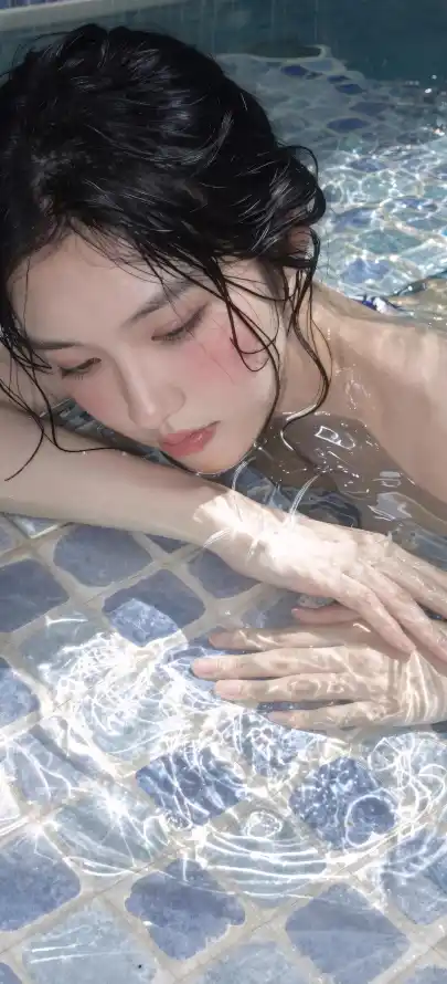 4k夏日壁纸 - 少女 - 慵懒 - 气质「哲风壁纸」