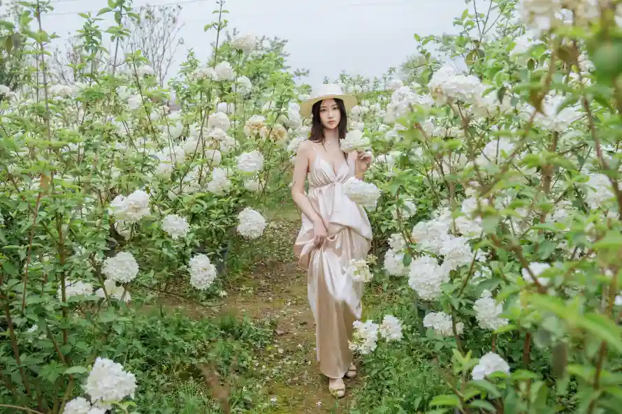 3k小径壁纸-少女 - 户外-春日「哲风壁纸」