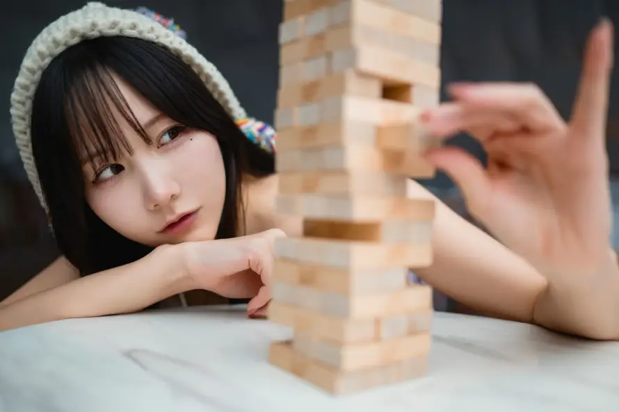 3k休闲壁纸-写真 - 室内-少女「哲风壁纸」