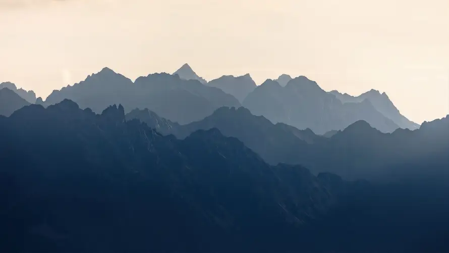 3k大气壁纸-山峦 - 简约-精选「哲风壁纸」