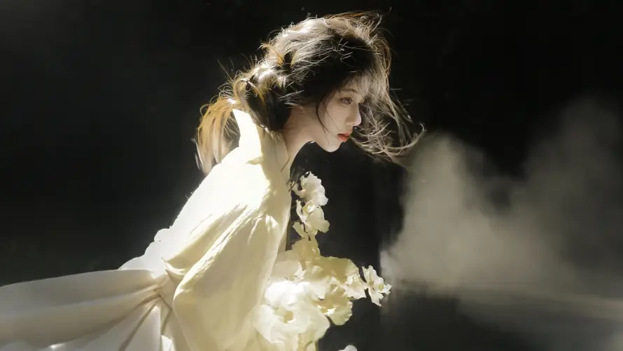 2k侧脸壁纸-光影 - 女生-棚拍「哲风壁纸」