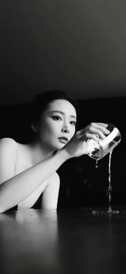 4k倒影壁纸 - 倒水 - 简约 - 氛围感「哲风壁纸」