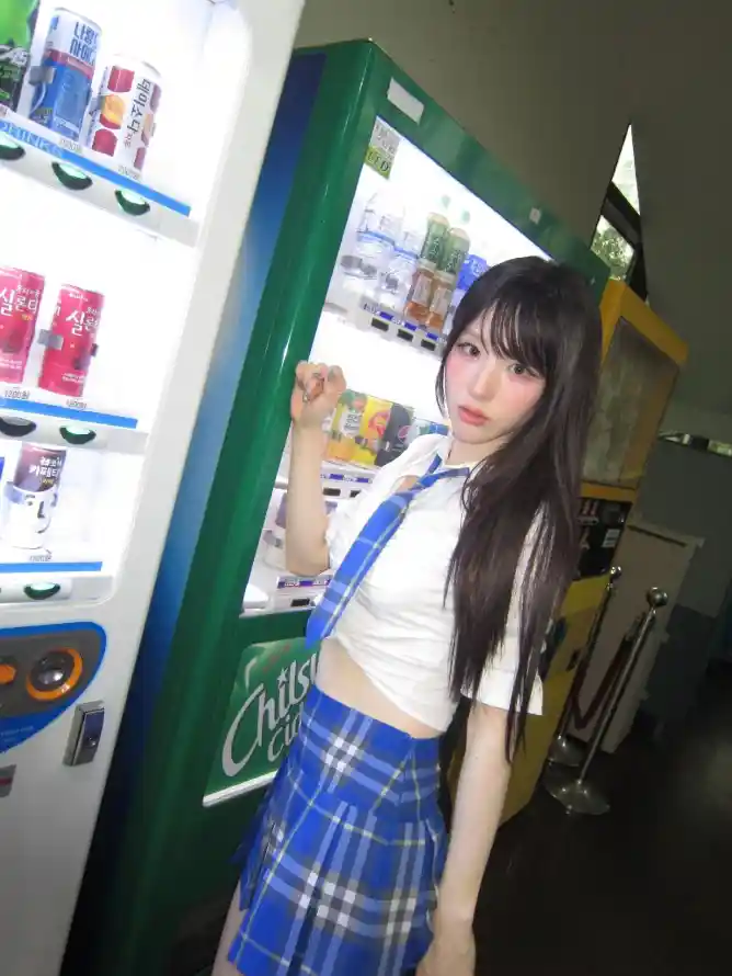 4k好看壁纸 - 室内 - 少女 - 甜酷「哲风壁纸」