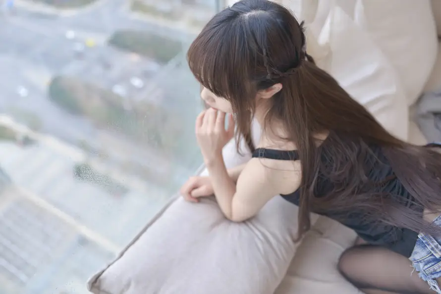6k侧脸壁纸-写真 - 吊带-室内「哲风壁纸」