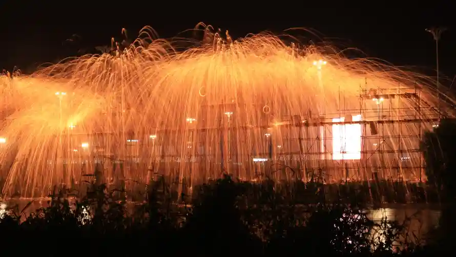 6k光瀑壁纸-夜景 - 民俗-铁花「哲风壁纸」
