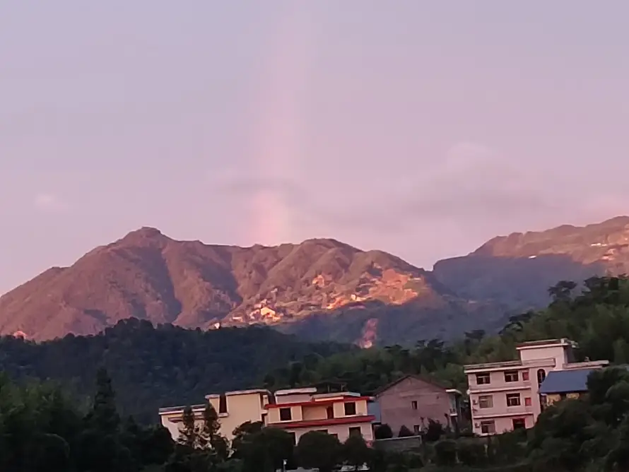 4k乡野壁纸-山乡 - 山林-彩虹「哲风壁纸」