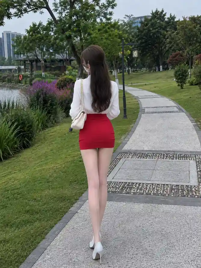 4k户外壁纸 - 树木 - 美腿 - 背影「哲风壁纸」