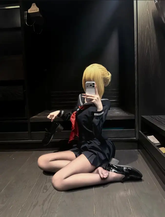 4k室内壁纸 - 黑 - 少女 - 皮鞋「哲风壁纸」