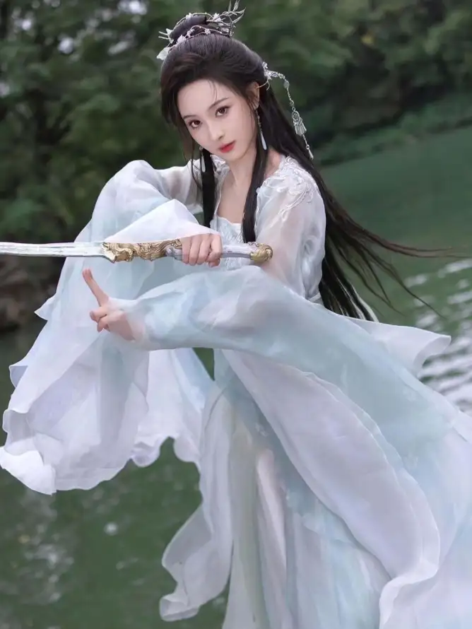 4k仙气壁纸 - 户外 - 持剑 - 汉服「哲风壁纸」