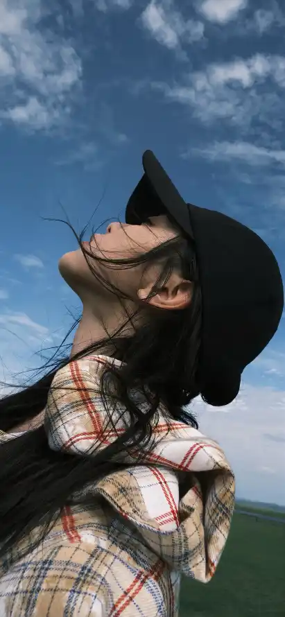 4k侧脸壁纸 - 户外 - 清新 - 白云「哲风壁纸」