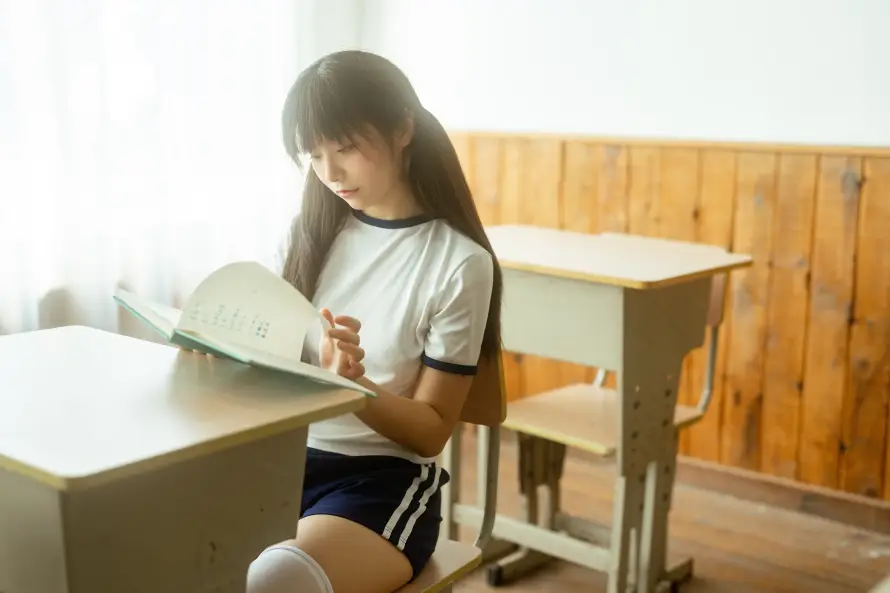 4k少女壁纸 - 教室 - 日系 - 校园「哲风壁纸」