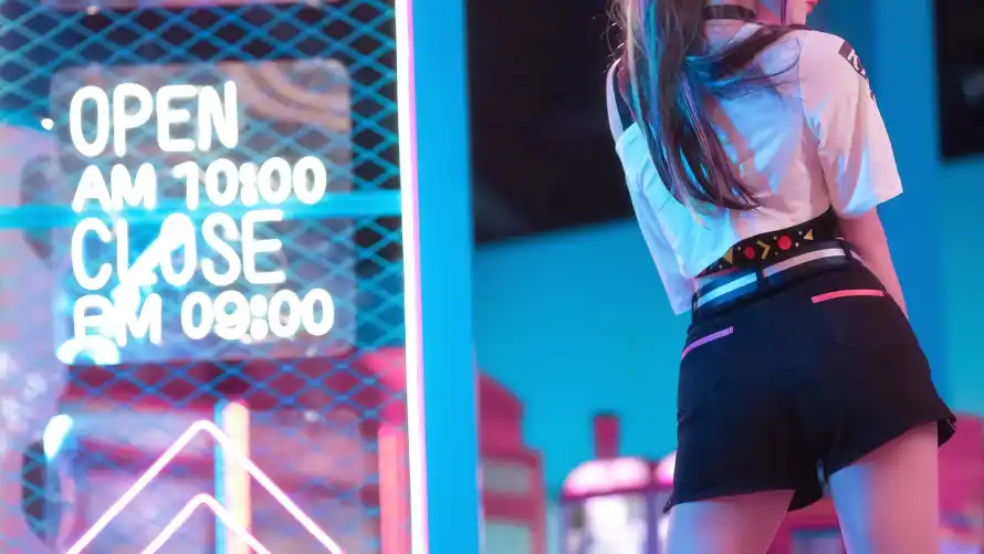 4k夜间壁纸-短裙 - 美女-背影「哲风壁纸」