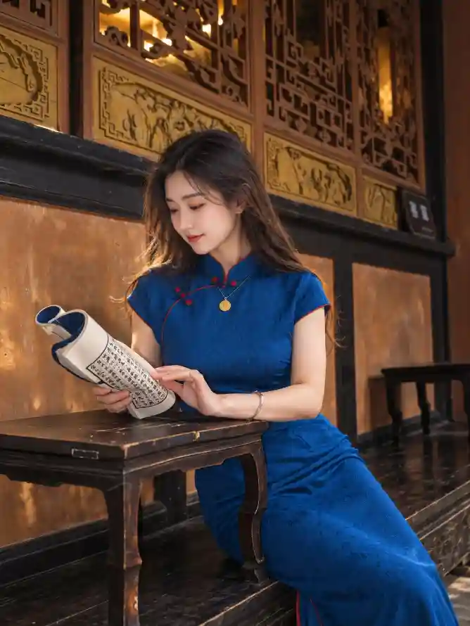 4k书卷壁纸 - 传统服饰 - 古典气质 - 国风人像「哲风壁纸」