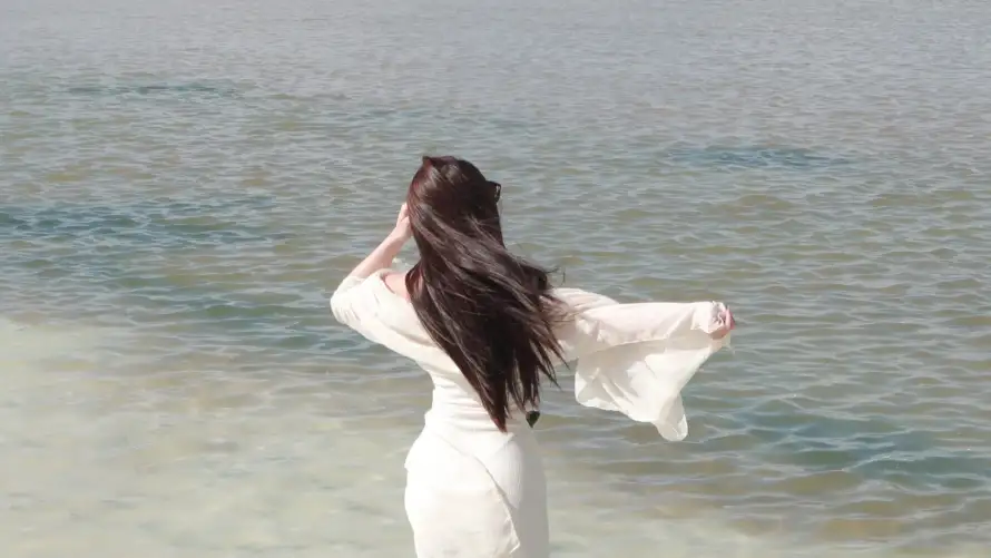 2k女神壁纸-浅滩 - 海水-海边「哲风壁纸」