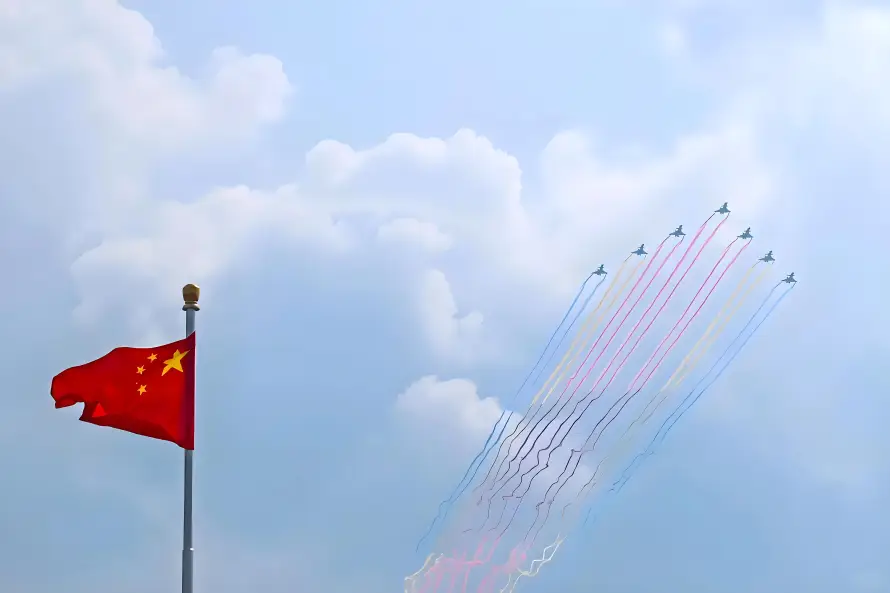 8k国旗壁纸-彩烟 - 白云-空军「哲风壁纸」