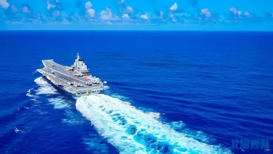 4k军舰壁纸-浪花 - 海面-白云「哲风壁纸」 4k军舰壁纸-浪花 - 海面-白云「哲风壁纸」