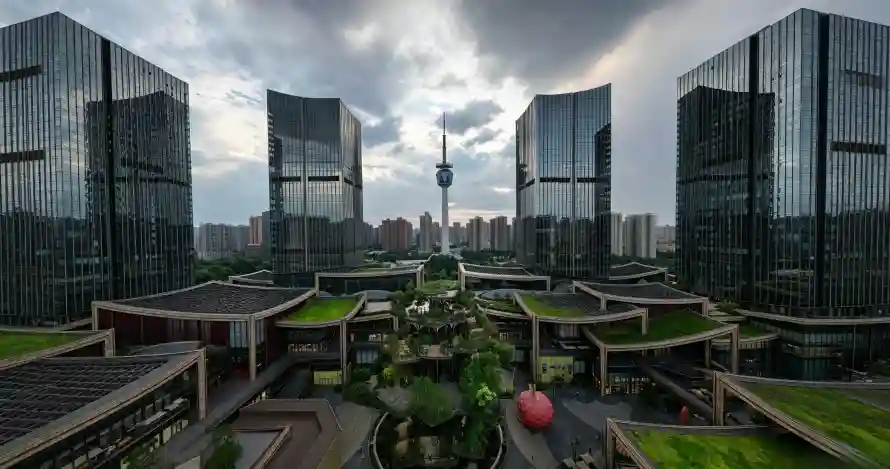 4k阴天壁纸 - 摩天大楼 - 楼顶绿化 - 现代建筑「哲风壁纸」