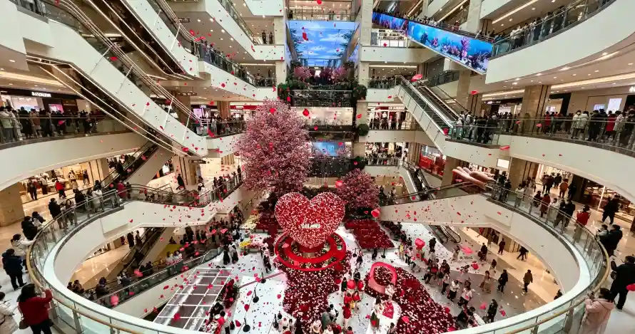 3k人流壁纸-浪漫 - 红色-商场中庭「哲风壁纸」